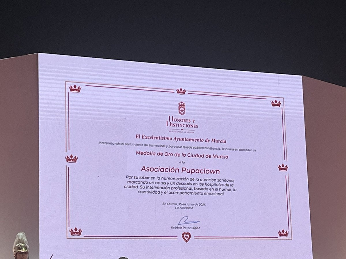 JuntaNorte's tweet photo. Ayer disfrutamos de la Gala de Honores y Distinciones del Ayuntamiento de Murcia. Enhorabuena a todos los homenajeados, en especial a la medalla de oro a @CentroPupaclown cuya sede se encuentra en San Basilio. Y a título póstumo a @Ballesta_Murcia el Alcalde Eterno https://t.co/SfAw9dcAIP