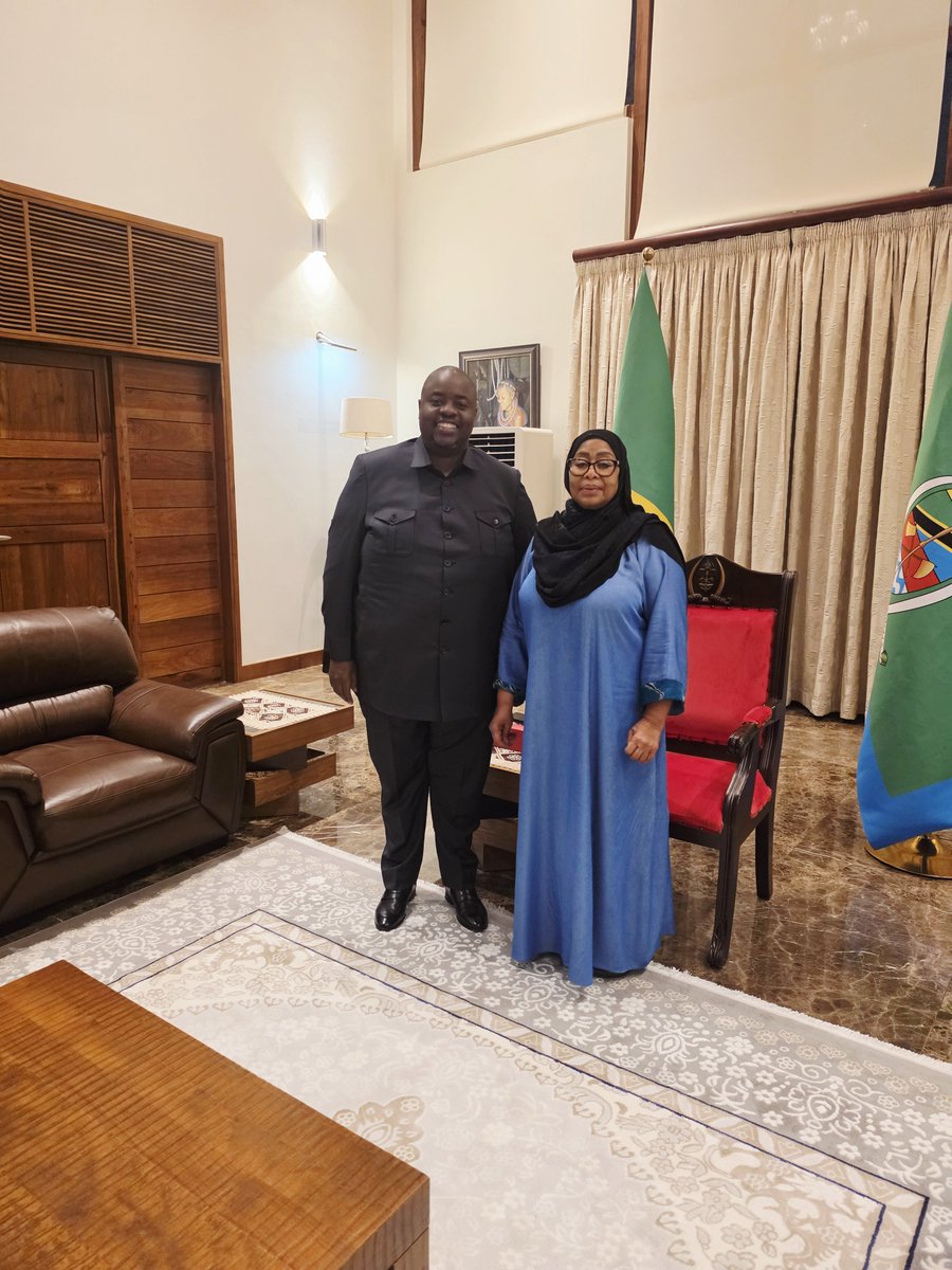wicknellchivayo's tweet photo. MAMA WA TAIFA...🇹🇿❤️

Yesterday evening , I once again had the PROFOUND pleasure of paying a COURTESY VISIT on H.E. DR. SAMIA SULUHU HASSAN, President of the United Republic of Tanzania, at STATE HOUSE, DAR ES SALAAM 🇹🇿. As always, I was accorded a warm and GRACIOUS reception and later hosted to DINNER in a manner befitting the renowned Tanzanian spirit wa UNYENYEKEVU na UPENDO. Beyond the prestigious office she occupies, MAMA SAMIA has a remarkable combination of a TOUGH COMMAND which is blended with a MOTHER’S LOVE.

Each time I visit Tanzania, there is always some SPECTACULAR socio-economic transformation happening. From the shores of LAKE TANGANYIKA to the majestic slopes of Mount Kilimanjaro, one does not need a rocket-scientist to see the REMARKABLE development in this Country. Roads are being MODERNIZED, railway systems ARE BEING EXPANDED as evidenced by the Standard Gauge Railway (SGR) expansion, electricity access is reaching RURAL communities, while CLEAN water is now the STANDARD quality of life for ordinary citizens. It is often said that what a man can do, A WOMAN CAN DO BETTER, and Her Excellency continues to demonstrate precisely why that saying remains TRUE. This is a woman of DISTINCTION and EXCELLENCE, who leads from the front, sets exceptionally high standards and inspires CONFIDENCE within Tanzania and the African continent at large !!!

This particular visit came at a MOST EXCITING moment, as I finally move to fulfil a long-held vision of expanding investments within the Eastern African region, particularly within the TOURISM, HOSPITALITY and RENEWABLE ENERGY sectors. I took the opportunity to express my deepest gratitude to Her Excellency for the immense opportunities that exist within Tanzania and to share aspects of the INVESTMENTS which the Intratrek Holdings Group intends to now make. Among these, is the imminent development of a US$200 MILLION DOLLAR world-class hospitality investment in the SERENGETI and NGORONGORO , which will bring new levels of LUXURY TOURISM and global capital to TANZANIA and the East African Region. The possibilities are immense, and the future is VERY BRIGHT...just watch the space ⏳.

As I leave Dar es Salaam, I do so with a heart full of GRATITUDE and a renewed belief in the LIMITLESS possibilities that lie ahead for Tanzania. With the visionary leadership of MAMA SAMIA, Africa is poised for unprecedented INVESTMENT and economic transformation. Your leadership sets the stage for MEGA-INVESTMENTS by Africans, for Africans.

Asante sana Mama Rais. May God continue to grant you good HEALTH, abundant wisdom, strength and COURAGE as you continue to lead the people of Tanzania towards PROSPERITY and SUCCESS. 🙏🏾🇹🇿

#Mama_Samia
#CCM
#Pan_African_Leadership
#Invest_In_Africa
#Serengeti
#Ngorongoro
#Visionary_Leadership