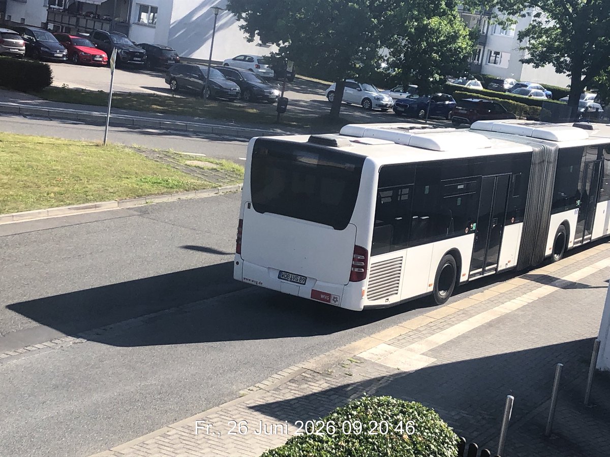 kenm1964's tweet photo. Stellplatz Wechsel 
26.6 Freitag 9:21 
11 Minuten bis Abfahrt 
WVG Belästigung 
Nordseite frei 
VG89 Parken im eingeschränkten Halteverbot 
#_verdi 
#verdi_nds 
#verdiTV 
#stadt_wolfsburg 
#polizei_WOB 
#WVG https://t.co/yFHKxsLhyB