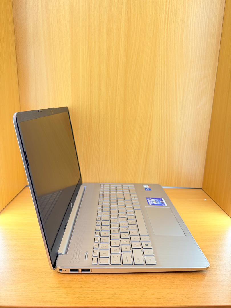 Psymore1's tweet photo. Hp  15s G8
Core i5
8gb ram
512gb ssd
11th Generation
4gb Iris Xe Graphics 
15.6 Inch Screen  
Webcam 
Wi-Fi 
Bluetooth 
Hdmi Port
Ethernet Port 
Sc Card Slot 
Type C Port
Battery 3-4Hrs
1.2m https://t.co/WcgrTbr3Rb