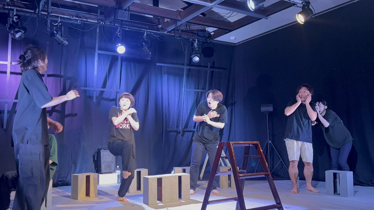 cofukugekijo's tweet photo. 【みまた・演劇物産展2026 夏　劇団きらら「鯛の鯛」】
池田です！

劇団きららの皆さんが、三股駅M★うぃんぐに小屋入りしました！📢

舞台仕込みも順調に終え、早速稽古！の様子を激写！📷

6/27(土)19:00 の回と
6/28(日)13:00の回が
座席に余裕がございます！
是非に

https://t.co/bRCtzXIuTb https://t.co/cD9jnp7xIF