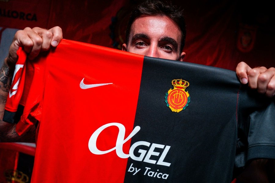 JUANMISB97's tweet photo. El  Mallorca presenta su nueva primera equipación para la temporada 2026/27. https://t.co/RJhn93cfOc