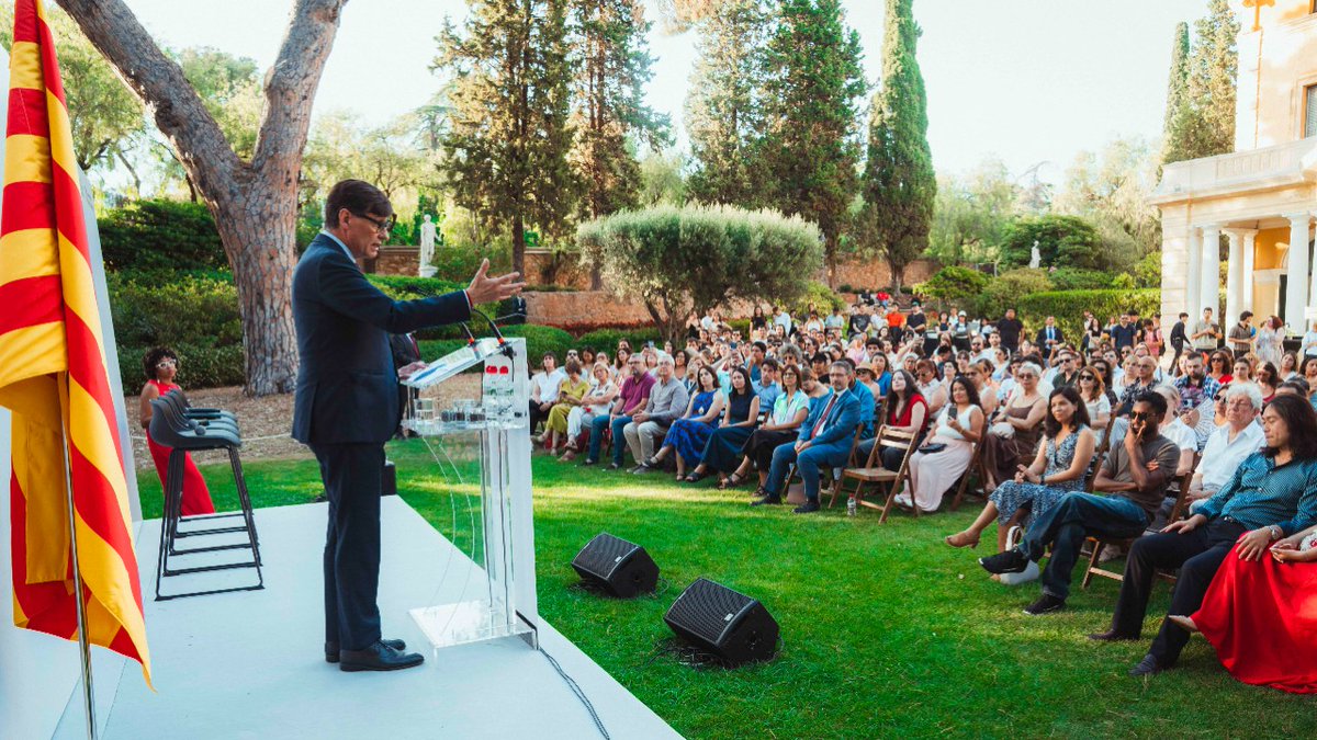 maloslo69's tweet photo. Diu el President socialista "El català no és de ningú, és de tots i de totes". 
No es pot negar que aquest home ha nascut amb el do extraordinari de saber crear frases buides de contingut. https://t.co/1LX4dEZl7Y