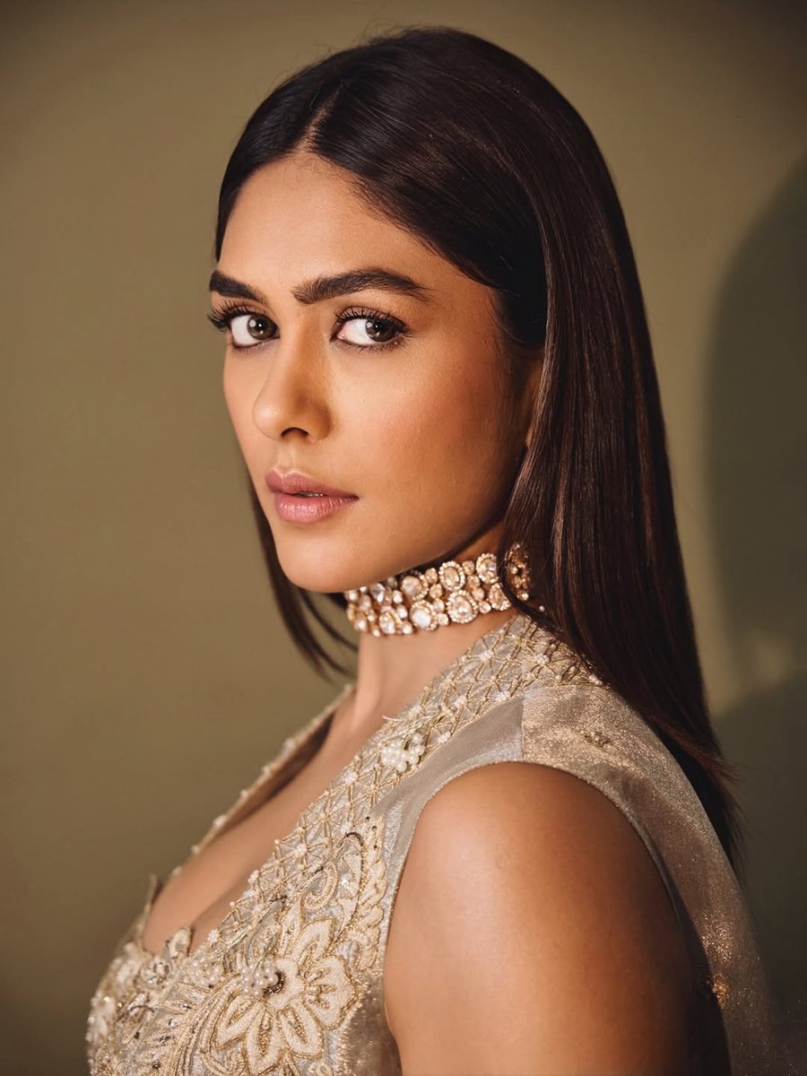 Parithabangaal's tweet photo. Queen mrunal🥰

#mrunal #mrunalthakur https://t.co/G9oAviz5e7