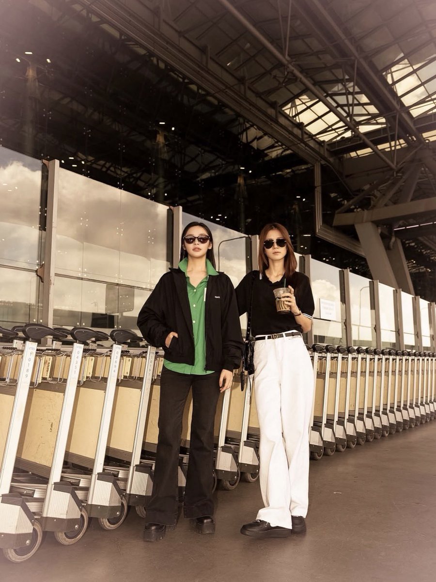 NPNT1533's tweet photo. ดูดีมากค้าบ เท่ห์ๆคลูๆ ลุคไหนก็ดูดี

#อันดาลูกแก้ว
#AndaLookkaew
#andaanunta 
#lookkaewkamollak https://t.co/WZe2280XID