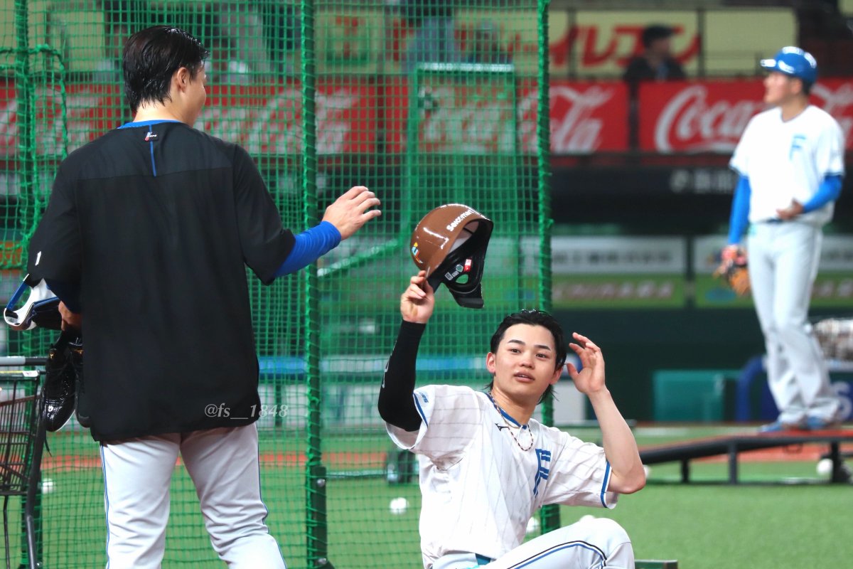 fs__1848's tweet photo. 26.6.26 ベルーナドーム🏟️

わーーー福也🥹🩵
やっぱりゆあのところに1回いくのね

#山﨑福也 #田宮裕涼
#lovefighters https://t.co/YEdgejgCQ1