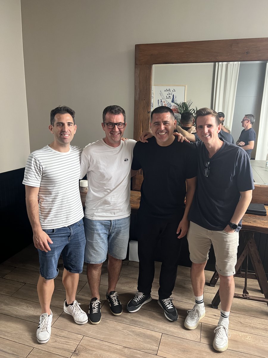 Marcguillen's tweet photo. Avui s'estrena a @MovistarPlus  la darrera aventura que hem fet amb @zoomsportfilms : el documental 'Cult Hero - El Ascenso de Diego Forlán'. 

Hem donat la volta al món fent entrevistes i hem rebuscat arxius de 50 fonts diferents gràcies a l'aposta de Lilicar Films https://t.co/0UTdo99EP9