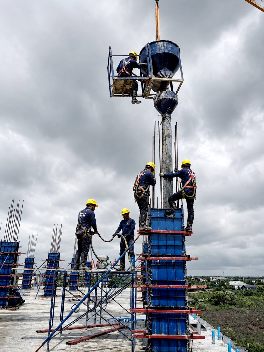 vishnucons's tweet photo. 🏗 ��ย่าลด "มาตรฐาน" เพียงเพราะ มันทำให้ทุกอย่างง่ายขึ้น แต่จง ยกระดับมาตรฐาน เพราะมันทำให้ความผิดพลาดลดลง และคุณภาพของงานสูงขึ้น #มาดถาน #งานก่อสร้างอาคารพักอาศัย #งานโครงสร้าง #ช่างก่อสร้าง #ทีมงานคุณภาพ #ทีมช่างมืออาชีพ #วิษณุฯแบรนด์ #VishnuTM #VishnuCONS #VCU https://t.co/wxvZQWYkrr