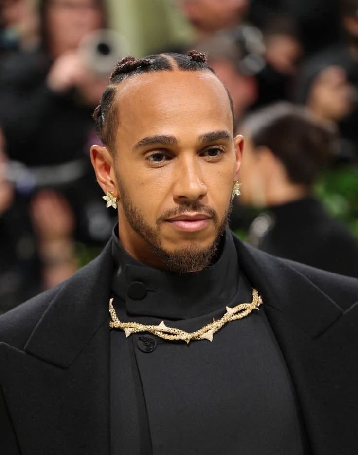ilyremy9's tweet photo. kendall jenner feels ‘uncomfortable’ about sister kim dating her ex, lewis hamilton:

‘‘family dinners are so akward, he just keeps staring at me.’’ https://t.co/8UnvzNU2aD