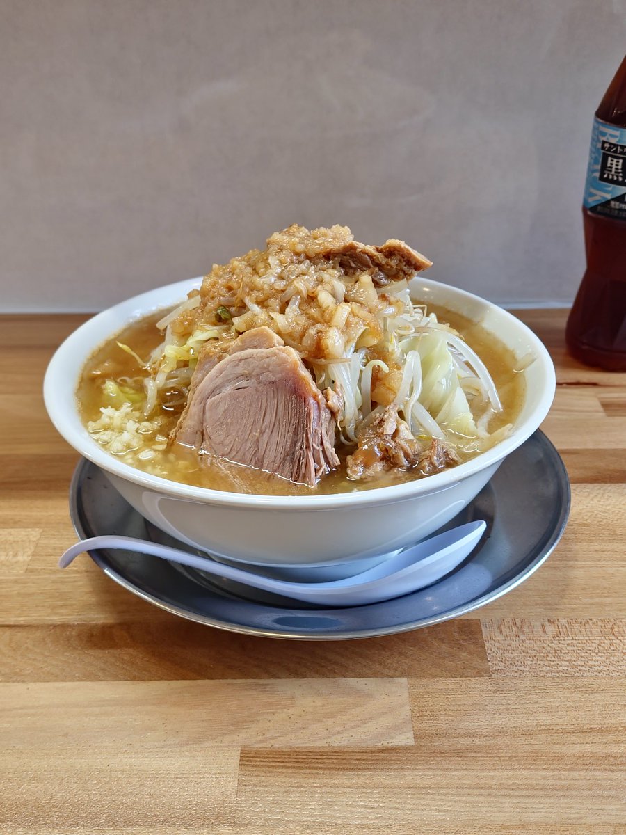 ramen_shock's tweet photo. 📍一頂
(青森県八戸市)

本日(6/26)プレオープンの新店。
ガツンとくる旨味にヘビーな脂。
濃いめの味のパンチが効いた一杯。

麺もワシっとした麺で食べ応えあり。

#一頂 #二郎系ラーメン #二郎インスパイア系 #八戸市 https://t.co/AKhscWpL09