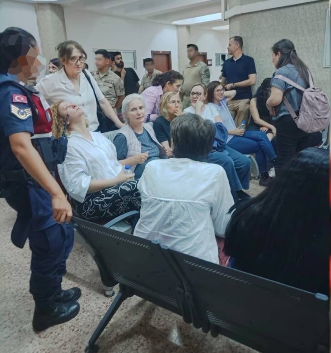 AvAliDvrmAn's tweet photo. Uyanın‼️

Tema pikniğine giden 103 teyze, silahlı terör örgütü üyeliğinden tutuklandı

Tema pikniğine giden 103 teyze, silahlı terör örgütü üyeliğinden tutuklandı

Tema pikniğine giden 103 teyze, silahlı terör örgütü üyeliğinden tutuklandı

(İnanmayanlar için:Bu haber gerçektir) https://t.co/EwwruxYBel