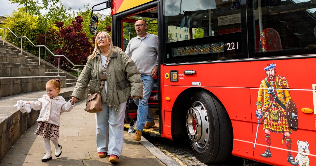edinburghtour's tweet photo. School's out for summer! 🌞

Keep the family entertained for less! From completely free days out, to discounts with your tour ticket, this list's got it all.

Plan your holiday fun 👉 https://t.co/EpS8jVfodi

#SchoolsOut #SummerHoliday #FamilyDaysOut #Edinburgh #KidsGoFree https://t.co/vgGjJ2VBy3