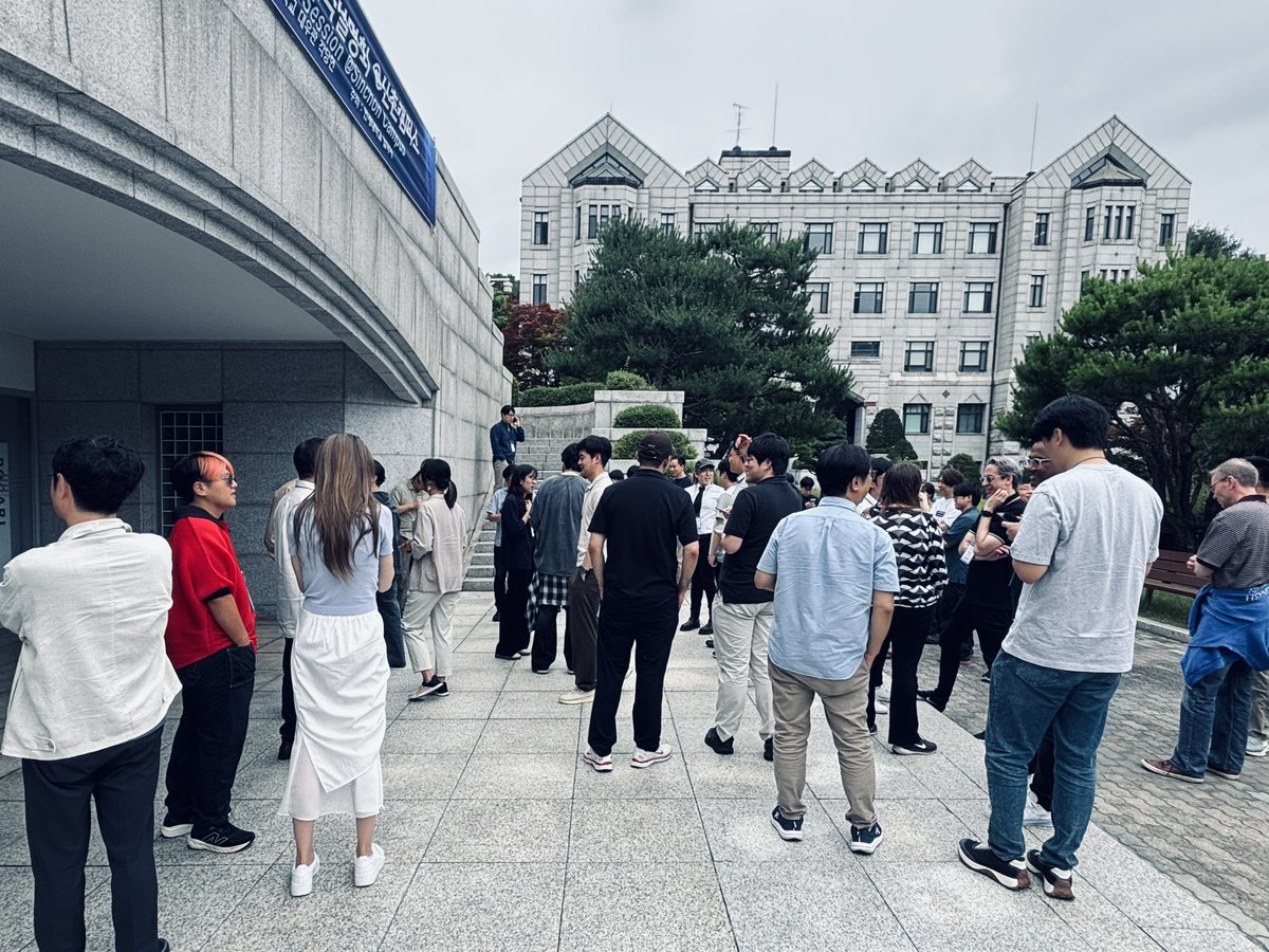 kentarouyasu's tweet photo. UIST'26のPCミーティング（アジアスプリット:韓国,延世大学）にACのひとりとして参加してきました。UISTのACは2回目、とはいえin personでの会議は初めてで、大量のコーヒーとお菓子でなんとか乗り越えつつ、自分もこれまでたくさんの人の頑張りに乗っかってたんだなぁと実感しましたとさ。感謝！！！ https://t.co/UAJXLm18Ce