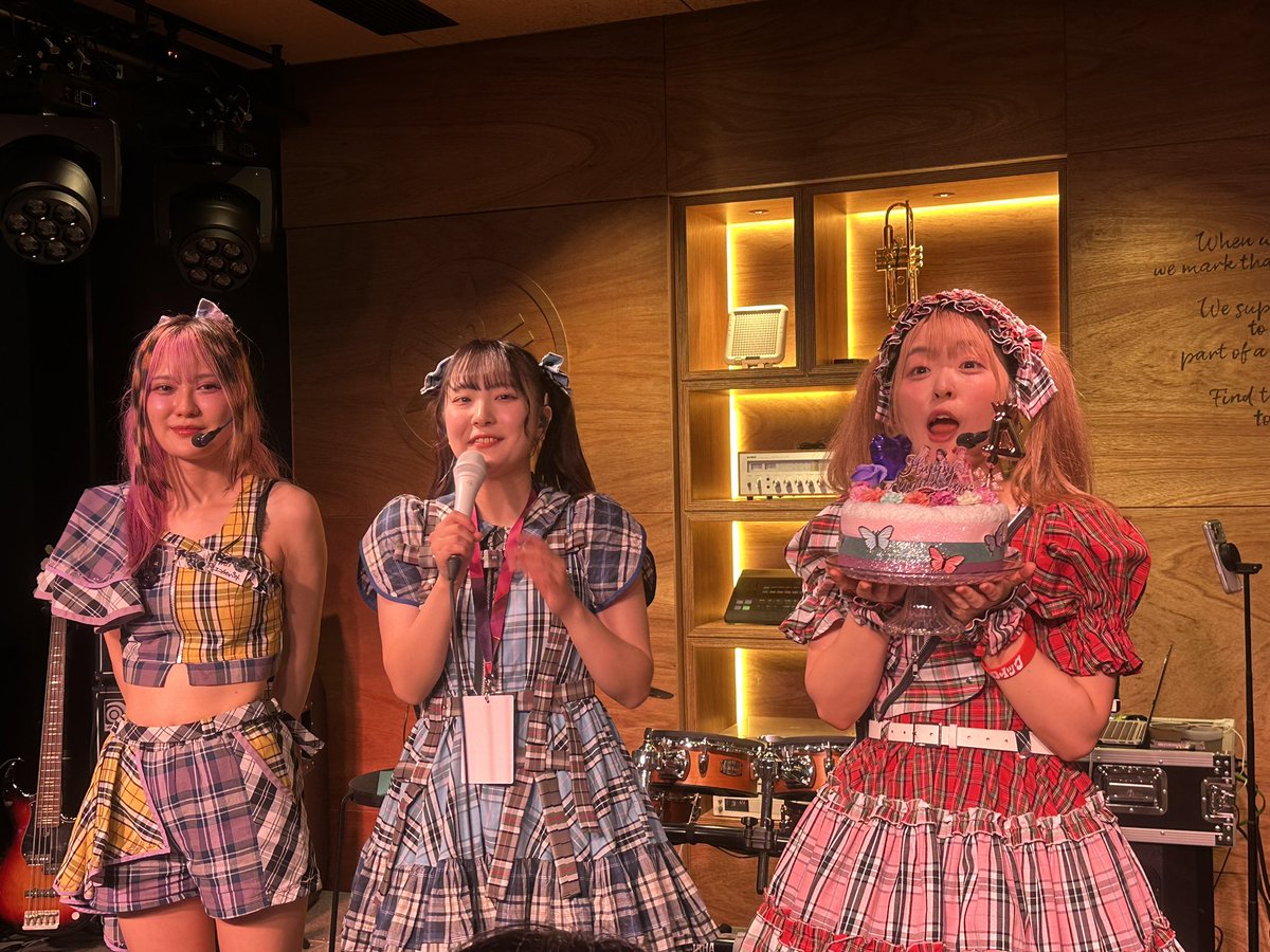 SC57Rep's tweet photo. Yamaha Sound Crossing Shibuya
革命メロイック結成4周年記念
1日スタッフ&amp;フリーライブ
お昼から1日中、大好きな音楽と触れ合える楽しい時間でした🎶
皆が色んな楽器を教えてくれて楽しかった〜🥁
ラテアートも綺麗☕︎
ライブではワンマンでやったばかりの新曲も聴けて最高でした✨
早く音源欲しい💿 https://t.co/vah1cDDHSn