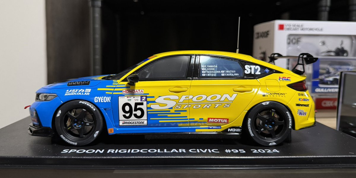 Libra_Sim's tweet photo. 京商　1/18 SPOON リジカラ　シビック
2024年スーパー耐久の車体をモデル化したもので、選手はラーマン山田さん、小出峻さん、ピストン西沢さん、三井優介さん、松井猛敏さん、中島保典さんの表示。
大スケールだと作り込みが細かくて良き😁 https://t.co/d3QzeVKhax