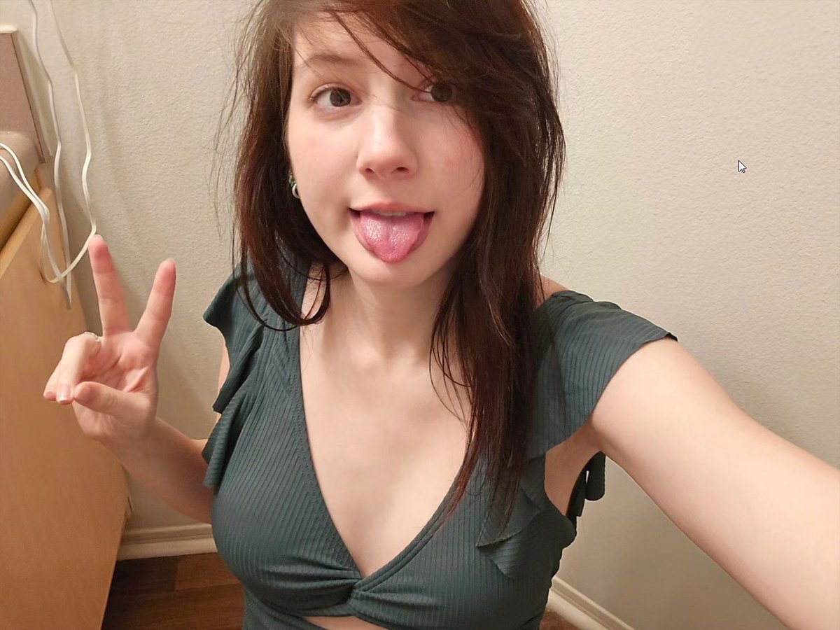 Kyoko_Clara's tweet photo. il fait chaud 🥵 mais je veux quand meme un gros calin je pense, je suis en manque de chaleur humaine, c'est pas la meme choses x) https://t.co/xwYB0Owzke