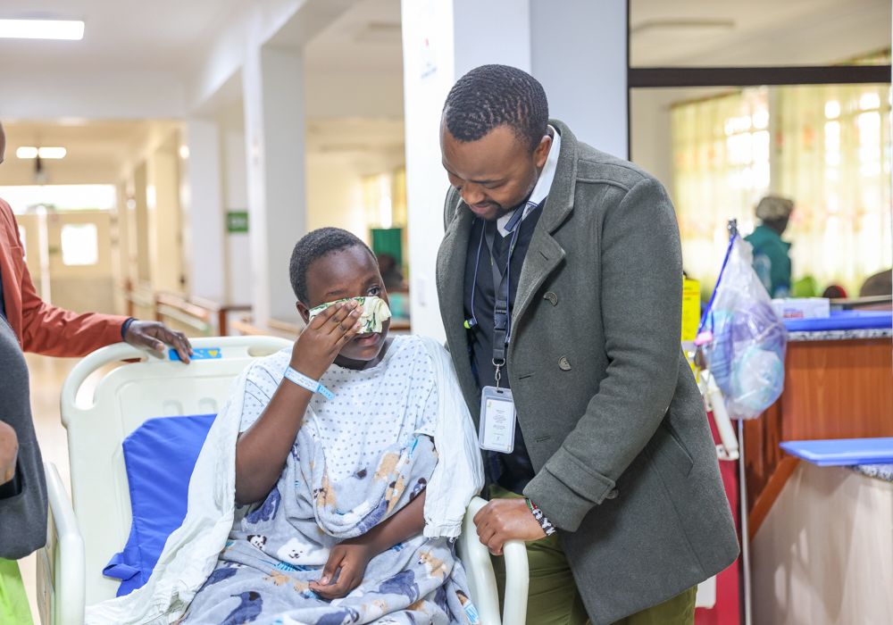 CURE_Kenya's tweet photo. #WeekInPhotos
Our favorite moments of the week!
1. Ptr. Philip counseled an emotional Abigael before surgery.
2. John is going home after his 2nd clubfoot surgery.
3. Peter knows it's mission possible!
4. Jane and Anja share notes on HR ideas. https://t.co/0Ya6fI4ytD