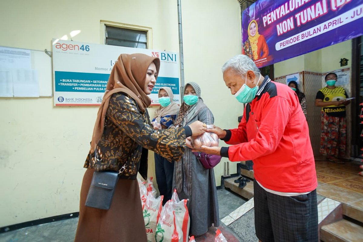 kabarterdepanID's tweet photo. Tinjau Penyaluran BPNT APBD, Wali Kota Mojokerto Pastikan Tepat Sasaran

https://t.co/9Ms8nms1to

#WaliKotaMojokerto #NingIta #BantuanPanganNonTunai #KabarTerdepan https://t.co/CdVSwscJXB
