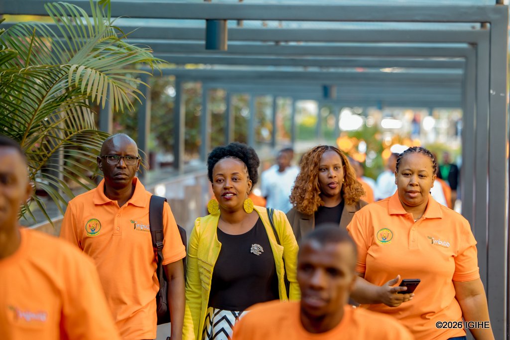 IGIHE's tweet photo. Muri Kigali Convention Centre hateraniye urubyiruko rwaturutse hirya no hino mu gihugu, rwitabiriye ibiganiro byiswe ‘Ihuriro ry'Urubyiruko’ bigaruka ku kubaka umuryango ushoboye kandi utekanye, hakumirwa inda ziterwa abangavu.

Ubushakashatsi bwa karindwi ku bwiyongere n’ubuzima bw’abaturage, DHS 7, bw’umwaka wa 2025 bwagaragaje ko abangavu baterwa inda biyongereye bakagera kuri 8% bavuye kuri 5% mu 2020.

Ubushakashatsi bwakorewe ku bangavu bari hagati y’imyaka 15 na 19. #IGIHENews