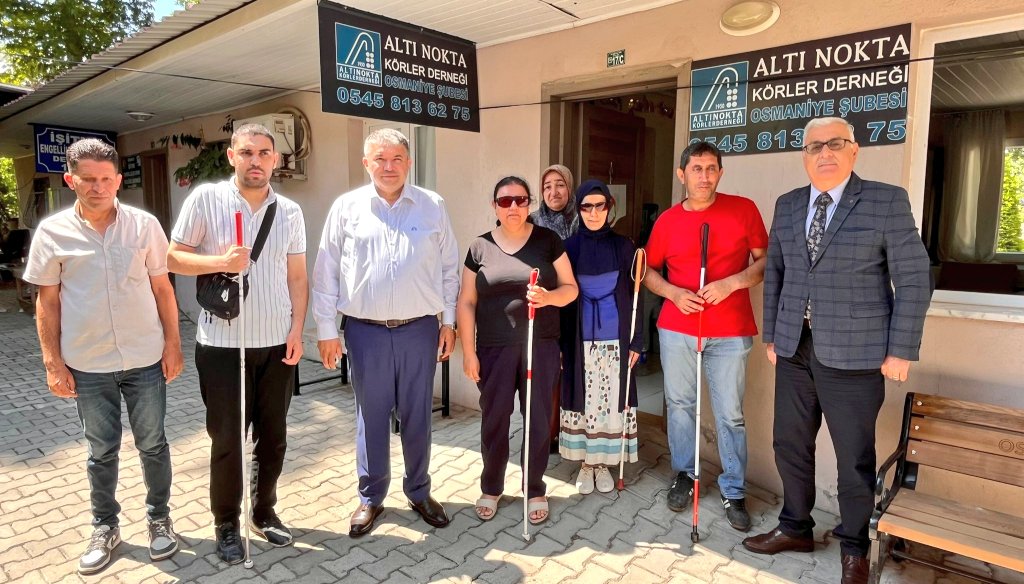 iskurosmaniye's tweet photo. 📍Özel gereksinimli vatandaşlarımızla bağımızı sadece belirli gün ve haftalarla sınırlamıyor, her zaman yanlarında olmaya devam ediyoruz.
📌İl Müdürümüz Hacı Akkoyunlu ile Aile ve Sosyal Hizmetler İl Müdürü Tolga Nacar,Altı Nokta Körler Derneğini ziyaret ederek Dernek Başkanı ve özel gereksinimli vatandaşlarımızla bir araya geldi.
📌Gerçekleştirilen ziyarette vatandaşlarımızın talep, öneri ve ihtiyaçları dinlenirken, istihdam, mesleki eğitim ve sosyal hayata katılımlarını destekleyecek çalışmalar üzerinde değerlendirmelerde bulunuldu.
@Akkoyunlu5
@osmaniyeash
#engelliistihdam
#işkurosmaniye