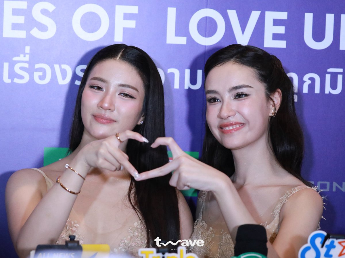 twavebyku's tweet photo. [ภาพช่วงสัมภาษณ์] จินนี่-เจน่า ในงาน LOVE GALAXY : Stories of Love Universe 

GINJAY PRIDE LOVE GALAXY #SiamParagonxPraewxGinJay 
#GinJay #จินเจ https://t.co/O5hl9C1Tc9