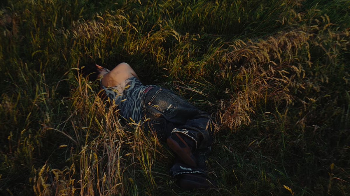 maingosteens's tweet photo. beabadoobee and charli xcx know what’s up, time to #layinthegrass this summer yayyy https://t.co/Dk6ZvUkEAa