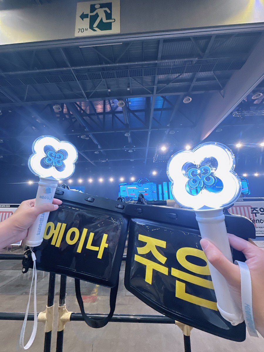 airy1220's tweet photo. MyK FESTA 我們來了
@Juuuuuuuun123 
#Hearts2Hearts #하츠투하츠 https://t.co/yXoaZVKT7Z