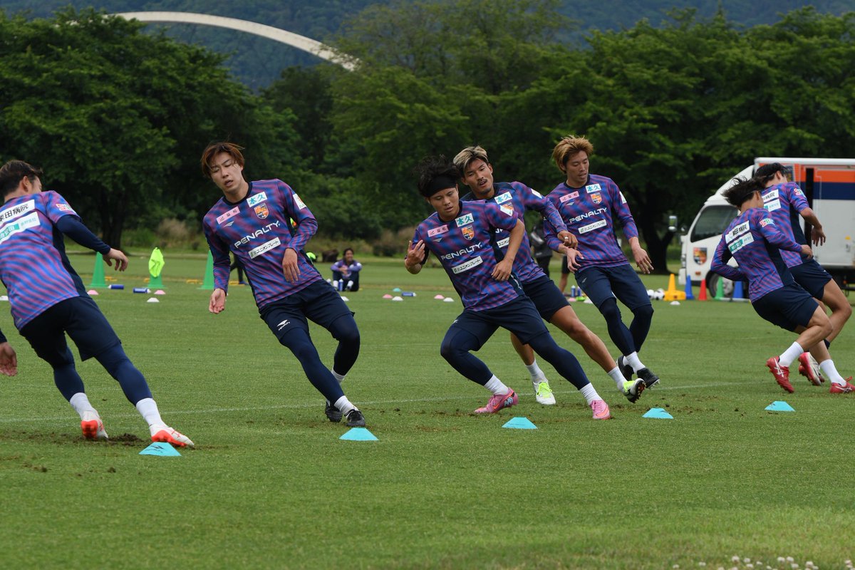 sports_shinmai's tweet photo. AC長野パルセイロは始動から3日目。
練習の前半はシャトルランを行い、清水選手がトップで２位は新加入の庄司選手、３位が附木選手でした🏃
#AC長野パルセイロ https://t.co/zk9seyeRas