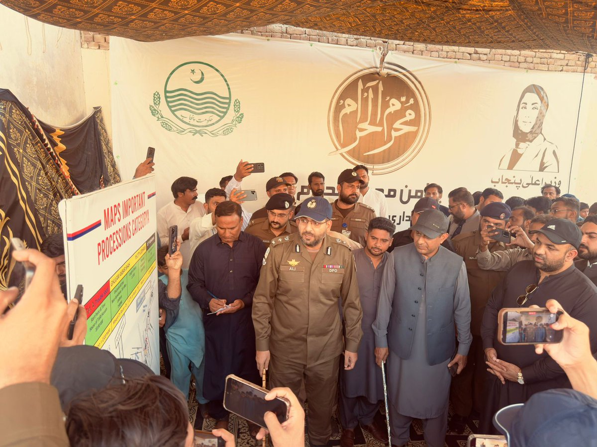RanaSikandarH's tweet photo. لودھراں میں معاونِ خصوصی وزیرِ اعلیٰ پنجاب محترمہ سلمیٰ بٹ کے ہمراہ محرم الحرام کے انتظامات کے حوالے سے امن کمیٹی اور تاجر کمیونٹی کے عہدیداران سے ملاقات؛ روٹس، سکیورٹی، سہولیات، صفائی اور بین المسالک ہم آہنگی کو مؤثر بنانے کے لیے تفصیلی مشاورت ہوئی۔ https://t.co/dxAwDEucZj