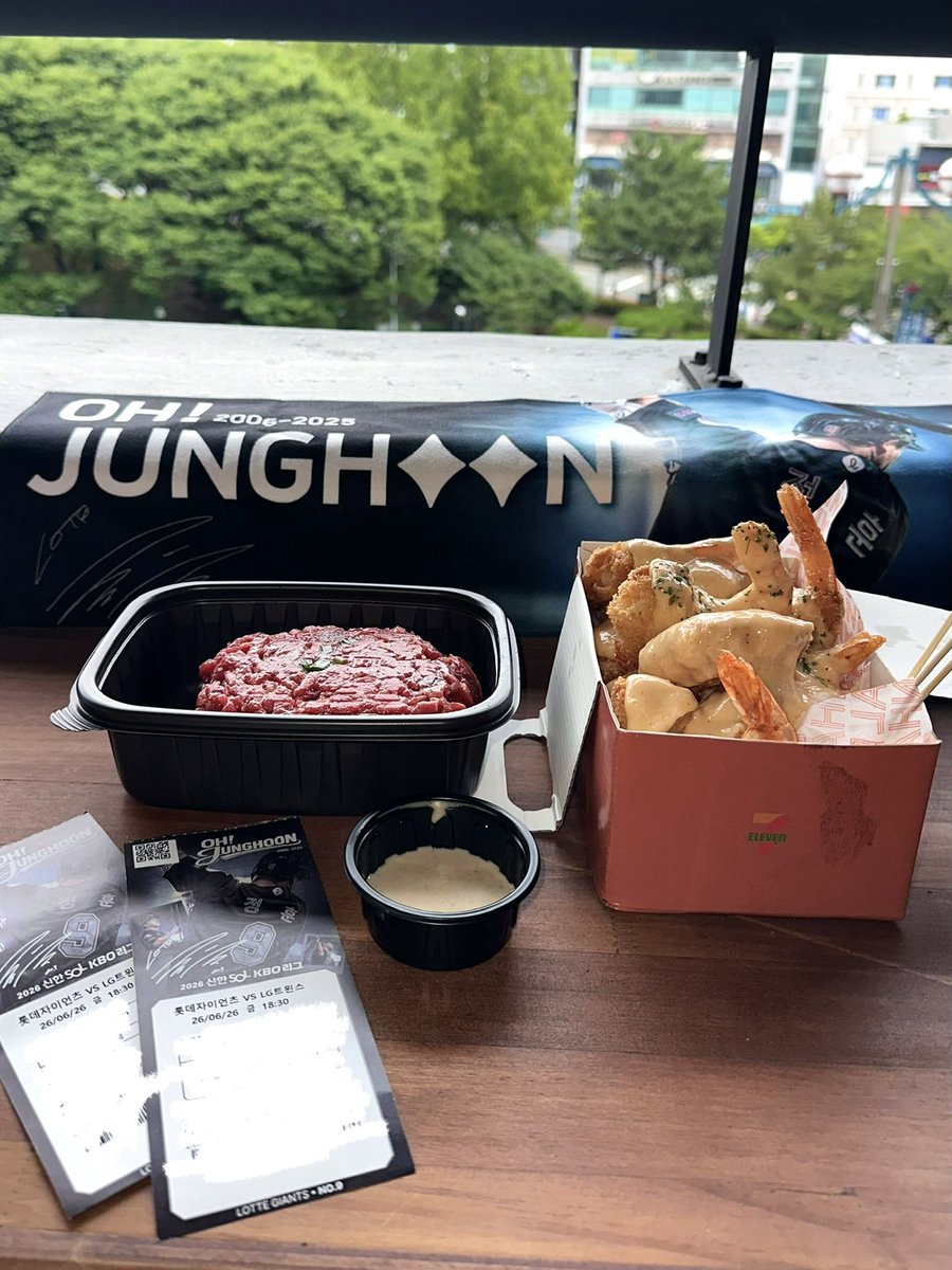 lllot__'s tweet photo. 여러분. 크림새우 먹을때 새로 나온 ’크리스피 새우‘ 드세요. ㅈㄴㅈㄴㅈㄴ 맛있음. ㄹㅇ. https://t.co/qyha9yr7bv