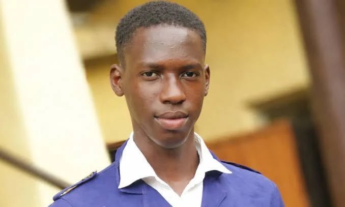 onu_slim's tweet photo. Pelumi Onifade picked up a camera on October 24, 2020, and did the one thing Nigeria can never forgive a young journalist for. He told the truth on film.

He captured Olusegun Abiodun Bolarinwa, President of the Yoruba Youth Forum, firing a gun into a crowd of EndSARS protesters at Abule Egba. Live and Unedited which no one can deny. The footage that proved a politician shot at unarmed citizens.

Hours later, Pelumi is wounded and dragged into a Task Force van wearing a jacket that says PRESS. Days later, his family finds his corpse in a mortuary 33km from where he was taken.

Six years later, DNA finally confirms what every Nigerian on Twitter knew in November 2020. The man he filmed is still walking free. Nobody has been prosecuted or arrested.

This is the entire story of journalism in Nigeria in one sentence: the man with the gun lives, the man with the camera dies.

And NUJ. Where is the union supposed to exist for exactly this. A reporter is murdered for capturing evidence against a politician, and the body sits unidentified for six years, and the union’s contribution is a report co-authored with an NGO that nobody outside press circles ever reads.

If a young intern with no institutional backing could be brave enough to point a camera at a man firing live rounds, the least the union representing thousands of journalists could do is point a finger at the system that let his killer walk.

#JusticeForPelumi