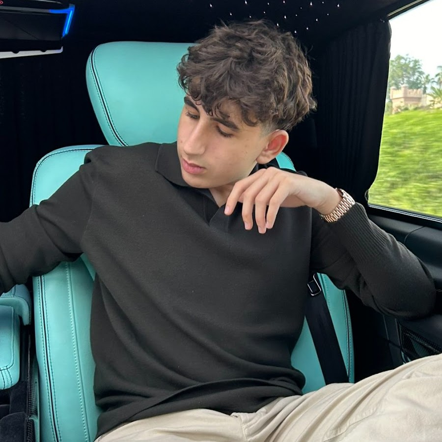 beehaber's tweet photo. 18 yaşındaki Daniel Bitton, YouTube Shorts’tan ayda 20-30 bin dolar kâr etmenin “çok kolay” olduğunu iddia etti:

🔹 “Yüzünü göstermeyen içerik üreticilerinin ayda 100.000 dolar kâr ettiğini gördüm.”

🔹 “Bence 6 haneli kâr edilen aylar ulaşılabilir bir şey.”

🔹 “Kendi kanallarımı büyüttüğümde kolayca 600.000 dolarlık günler gördüm.”

🔹 “YouTube Shorts’ta tek bir kanaldan ayda 20-30 bin dolar kâr etmek bence aşırı kolay.”

🔹 “Bunun için çok fazla çaba gerekmiyor.”

🔹 “Tek gereken, ne yaptığını bilmek.”

🔹 “İyi video yapmayı öğrenme bariyerini aştığında, YouTube Shorts bence AdSense geliriyle ölçeklenmesi en kolay platform.”

🔹 “TikTok ve Instagram’a kıyasla çok daha kolay.”

🔹 “Sürecin etrafına gerçek bir sistem kurduğunda; 5 YouTube Shorts kanalı, 10 kanal, editörler, kanal yöneticileri...”

🔹 “Aylık 5.000 dolar maliyetle, AdSense üzerinden ayda 60.000-100.000 dolar kâr eden bir iş kurabilirsin.”
