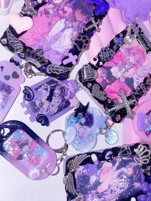 ✦お知らせ✦ この度Creviah様【】との コラボハンドメイドグッズの販売が決定しました 各50個限定販売!お見逃しなく! またコラボを記念して本企画でしか手に入らないフルセットもご用意いたしました݁𖥔. ✧販売期間¦7/3(金)19:00〜開始 ✧販売数¦各50個限定なくなり次第終了
