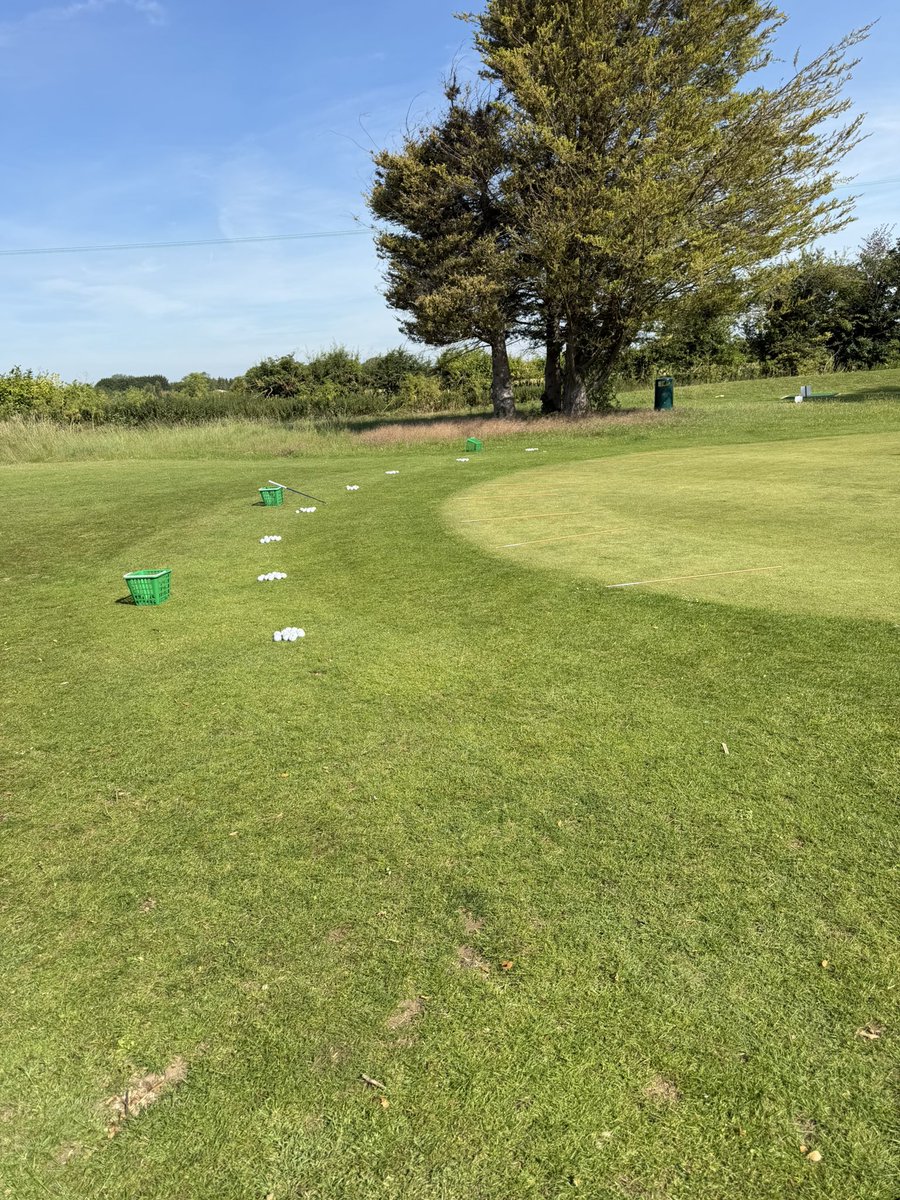 hastingsgolf's tweet photo. Short game master class in the sunshine at KINGSWAY, it’s fun learning with friends! #golftraining #mastercoach if you want to join the next session DM me! #golfisfun https://t.co/vyOcqAxa4z