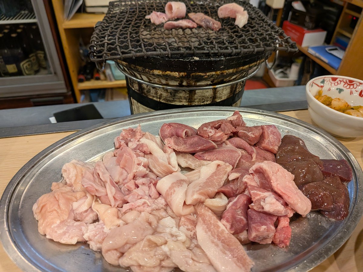 nevegive2's tweet photo. 近所のホルモン屋でのんびり🐷 https://t.co/z4ifOIQFCs