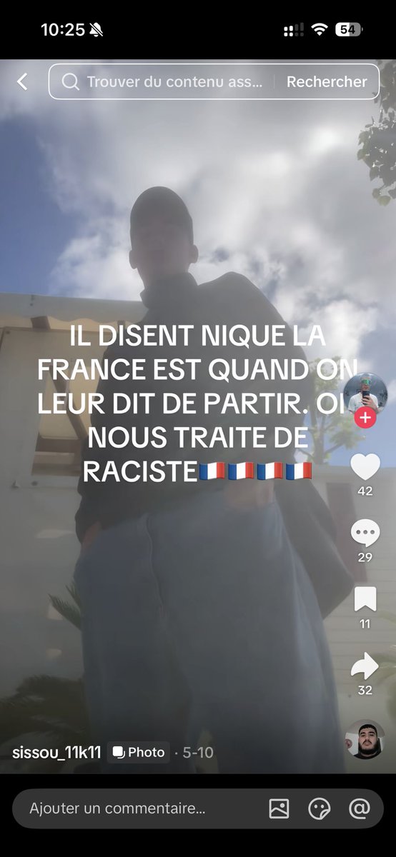 Lionhe1407871's tweet photo. C’est fou comment ils essaient de tout ramener à la politique et de ne retenir que ce qui les arrange. Y avait 4 mecs, dont un qui est ouvertement d’extrême droite et français, mais eux ils préfèrent sortir le classique : « c’est toujours les mêmes »…Justice pour Louis. https://t.co/6mgoO05Ek9