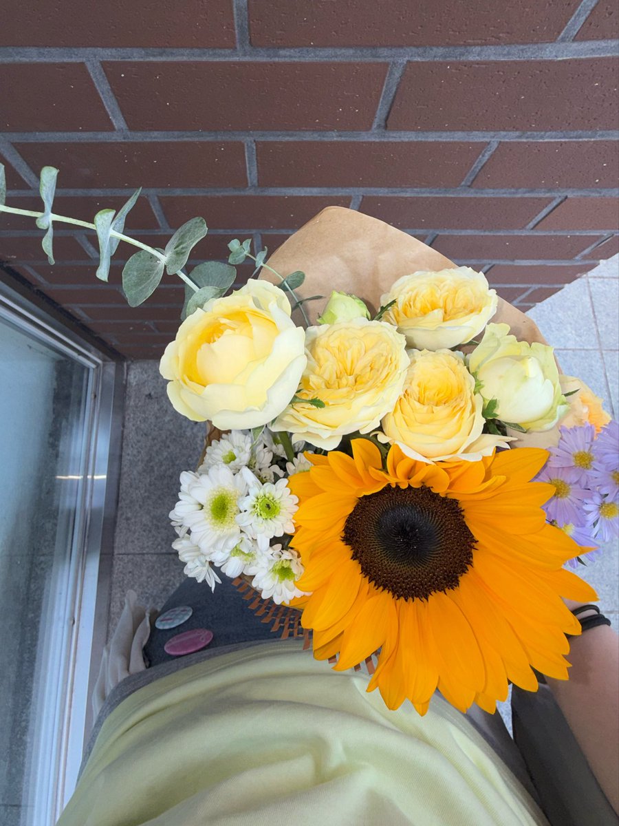 chhx7_'s tweet photo. 무인양품 꽃다발 너무 이쁜거 같음...♡
매번 갈 때마다 홀린듯이 보다가 ..구매 // https://t.co/TzGsqQJgLN