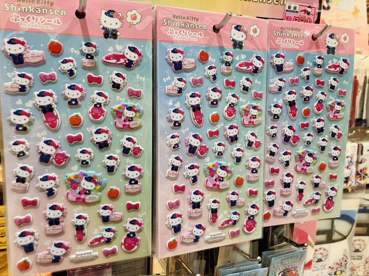 ekitetsu_osaka's tweet photo. 🎀入荷情報🎀

きたぁーーーーーーー‼️

5月17日に引退したハローキティ新幹線の新商品が入荷したよぉー💖
こちらは『ハローキティ新幹線　ぷっくりシール　THANKS ver.』です💁🏻‍♀️✨
ぷくっとした立体的で、かわいいシールです🩷

陳列直後から売れてますよぉ〜☺️💕
ぜひ見に来てくださいねぇ〜😉✨ https://t.co/JSYc7Bh0Zh