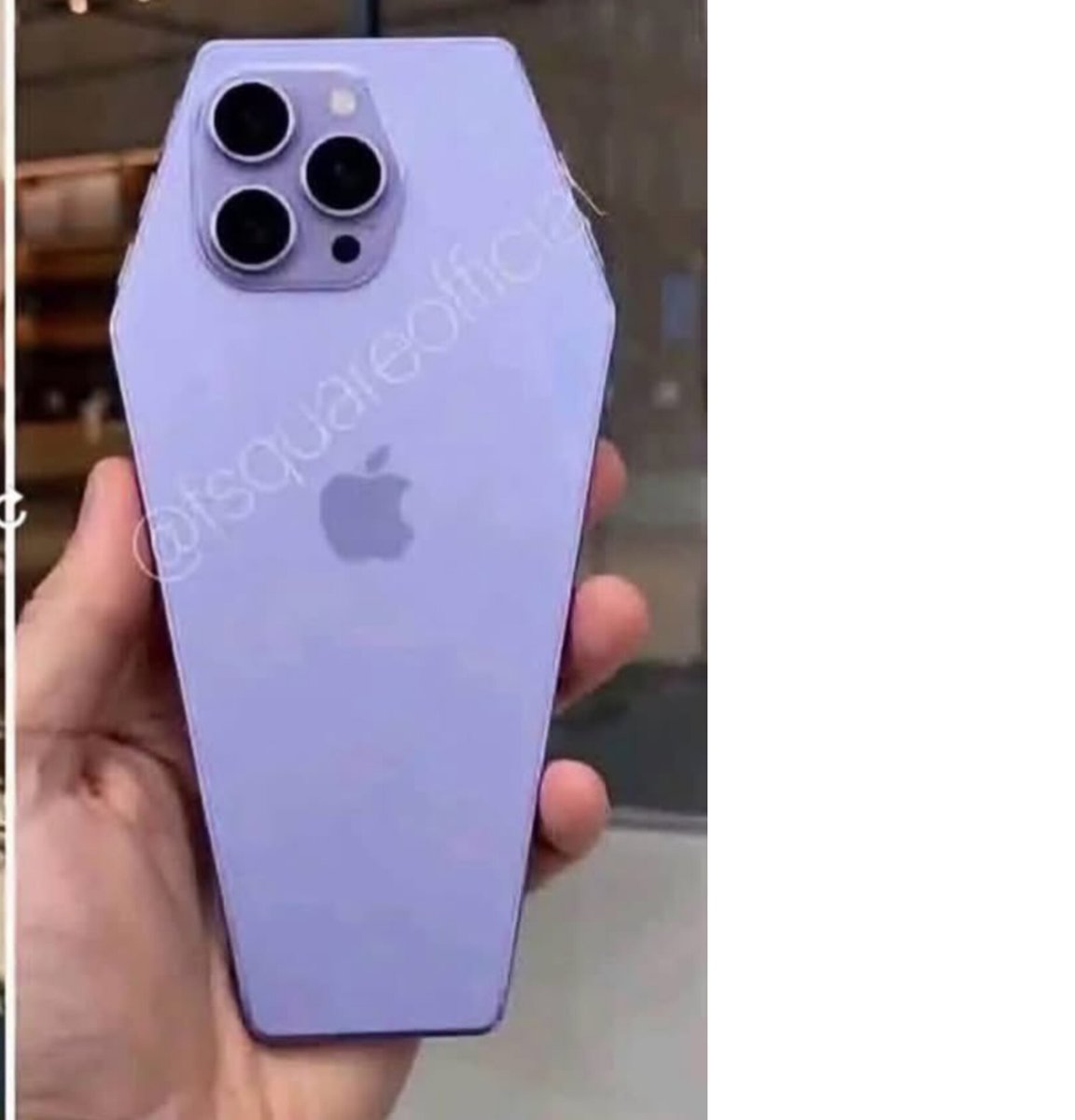 Jennifer617708's tweet photo. iPhone 18 is out already, how come it is looking like casket https://t.co/llkAhSJn72