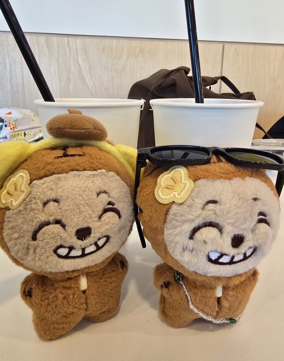 BLS_SIK's tweet photo. 어썸 ! https://t.co/fbJBuwHcPX
