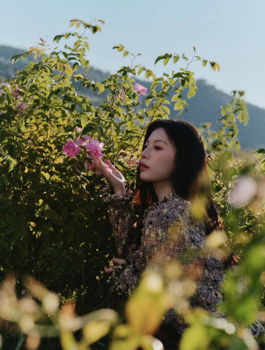 gyjbase's tweet photo. Go Younjung is nature’s muse in new photos posted by Grazia Singapore. https://t.co/ARyJqoCq9G