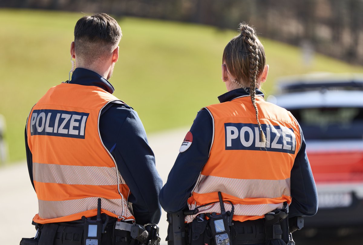 KapoSolothurn's tweet photo. #Oensingen: Entlaufenes Rind sediert und wohlbehalten zum Halter zurückgebracht
https://t.co/Ku9ISVXah3 https://t.co/czaOtiy7jk