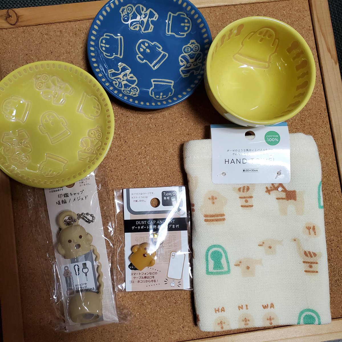 Eluchiel's tweet photo. セリアの前を通ったら埴輪三昧で衝動買い待ったなしだった
１０色ボールペンは埴輪が汚れるのが目に見えたのでやめた
あと人形用かばんとか https://t.co/t7bZW8VcpB