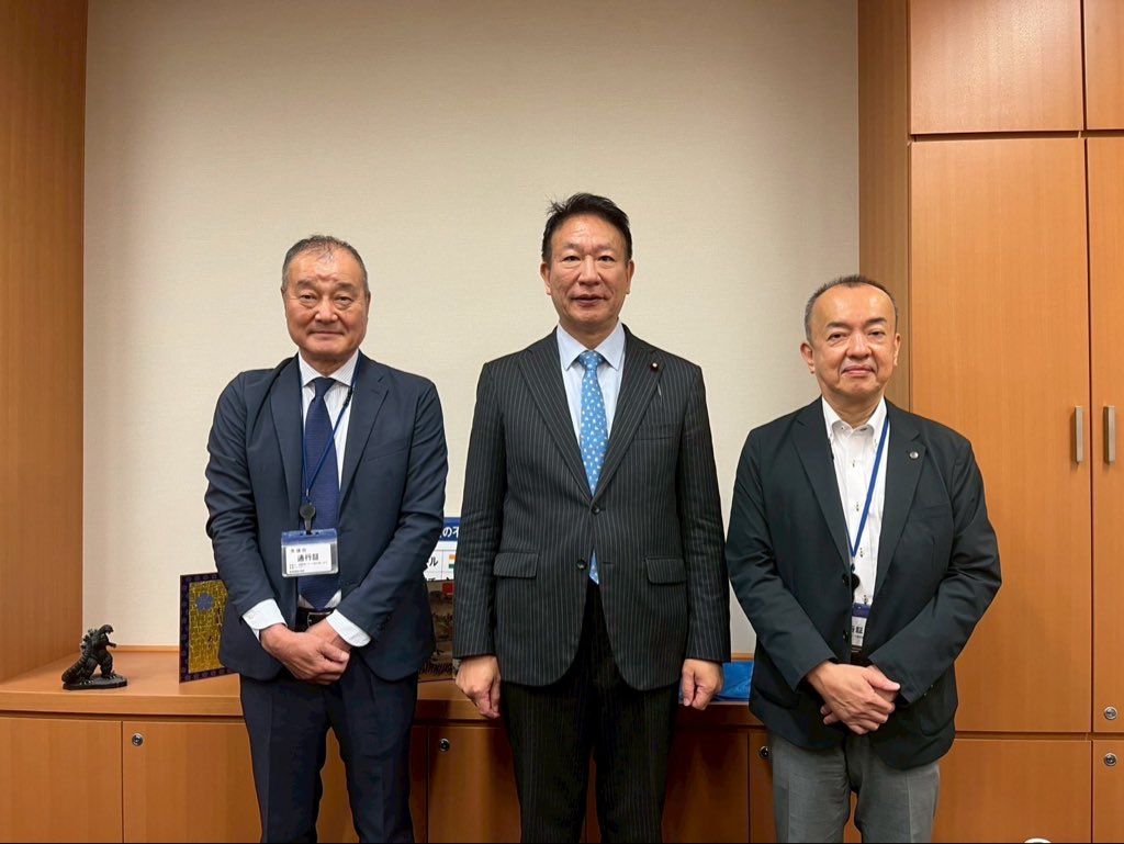 kitagamikeiro's tweet photo. 京都府不動産鑑定士政治連盟の西井会長と森田様が、国会事務所を訪問してくれました。ありがとうございました！ https://t.co/Lm6LxGxi1P