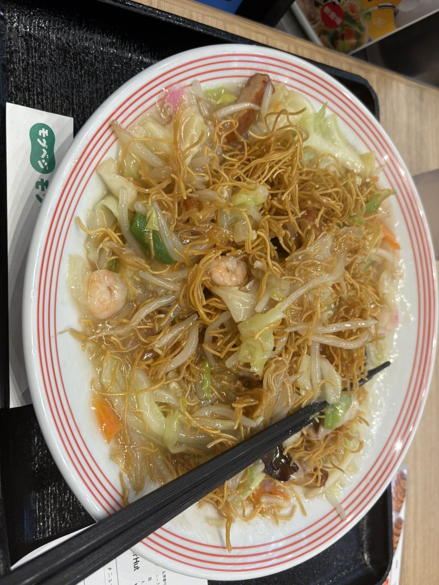SPBV2004_0415's tweet photo. 応援上映前の腹ごしらえ！歌舞伎町初めて通った！ちょっと怖い。
 #SUPERBEAVER  #SUPERBEAVER現在地 https://t.co/NF2GuYHvES