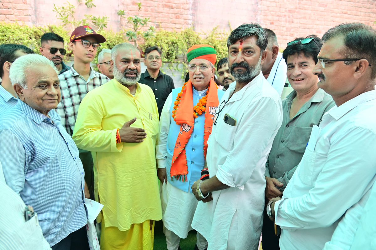 arjunrammeghwal's tweet photo. आज बीकानेर प्रवास के दौरान सांसद सेवा केंद्र में जनसुनवाई कर आमजन की समस्याओं के त्वरित एवं प्रभावी समाधान हेतु संबंधित अधिकारियों को आवश्यक निर्देश दिए।

#Bikaner https://t.co/UII8iVrCl3