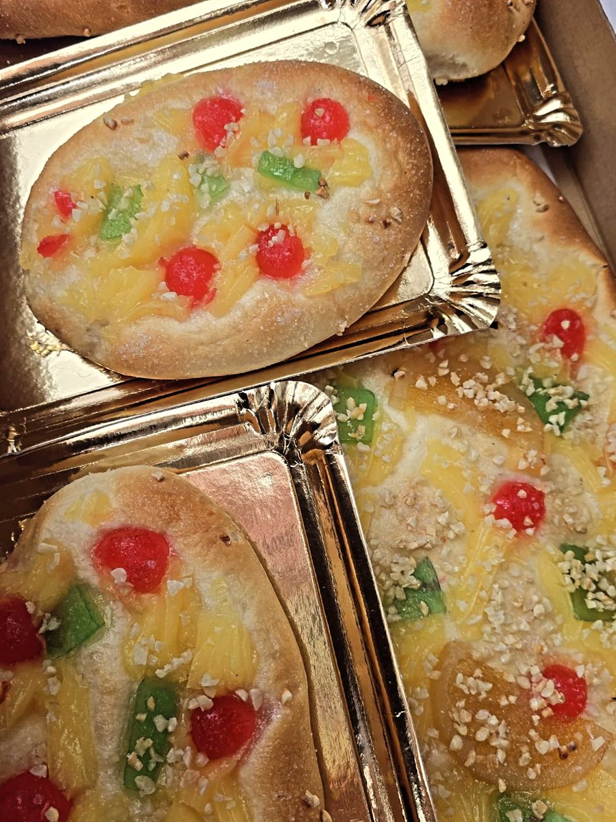 elpuentepan's tweet photo. 👨🏻‍🍳🥞🍡👩🏻‍🍳 Cocas de San Juan. Un producto artesanal unido a una de nuestras tradiciones más características y queridas del verano, la noche de San Juan y Juana. 

¡Aún tenemos alguna! ¿Te gustan?

¿Cómo viviste la noche?. Cuéntanos en un comentario si hiciste algo especial 😉😘⤵️⤵️ https://t.co/Fq2wjzF6W5