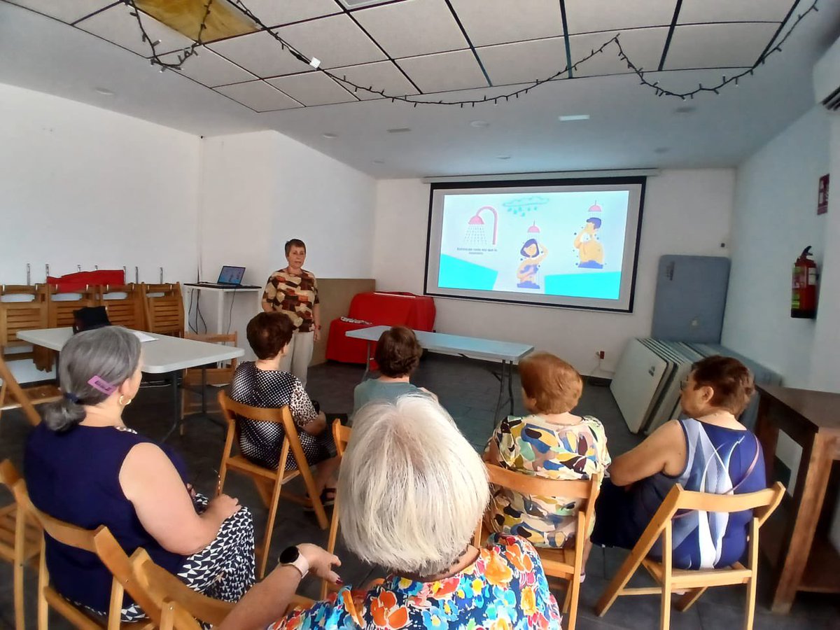 SPSerrania's tweet photo. Isabel Peña ( Enfemeria Familiar y Comunitaria) Alpandeire, Cartajima, Júzcar y Faraján para realizar talleres de prevención de los efectos  negativos del calor sobre la salud; estas sesiones tratan de informar y sensibilizar a la población sobre medidas de autoprotección. https://t.co/WWjpmXF15G
