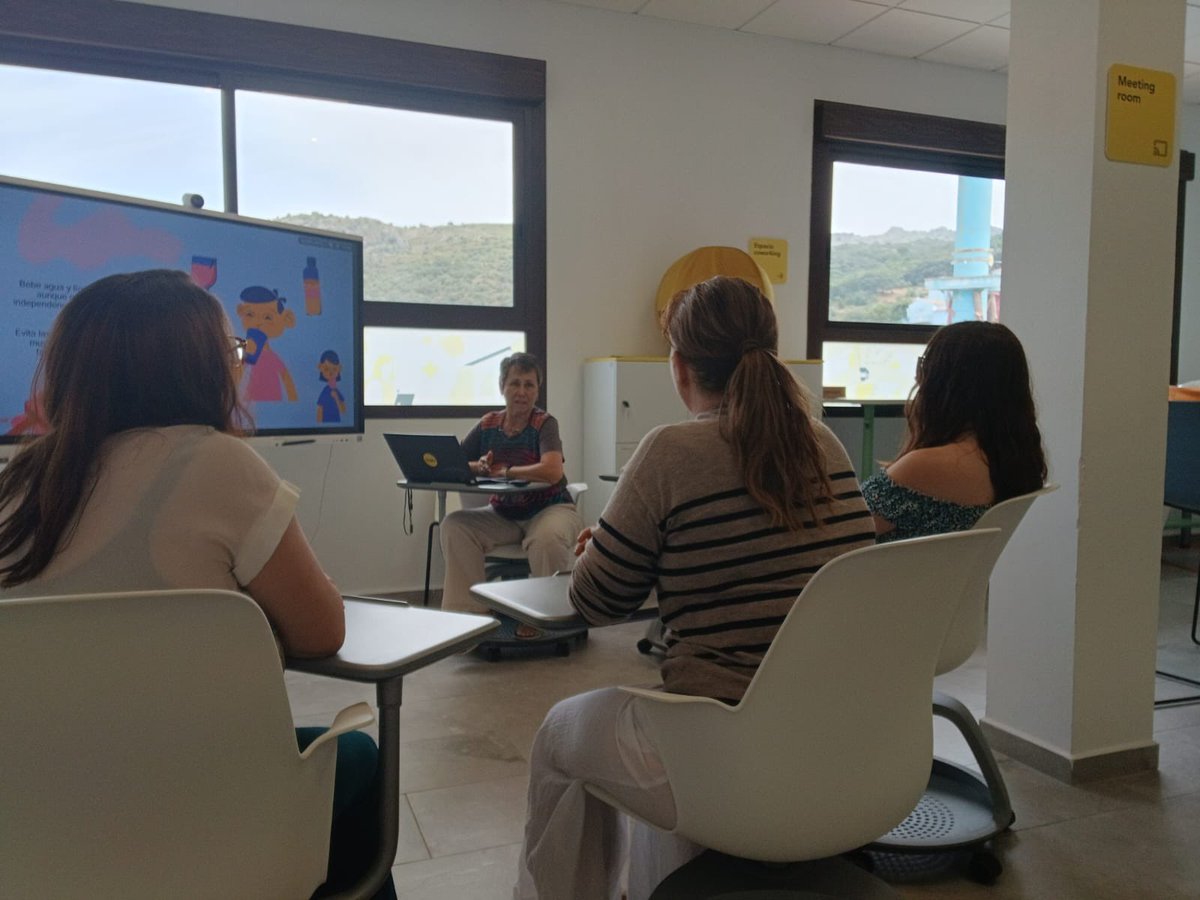 SPSerrania's tweet photo. Isabel Peña ( Enfemeria Familiar y Comunitaria) Alpandeire, Cartajima, Júzcar y Faraján para realizar talleres de prevención de los efectos  negativos del calor sobre la salud; estas sesiones tratan de informar y sensibilizar a la población sobre medidas de autoprotección. https://t.co/WWjpmXF15G