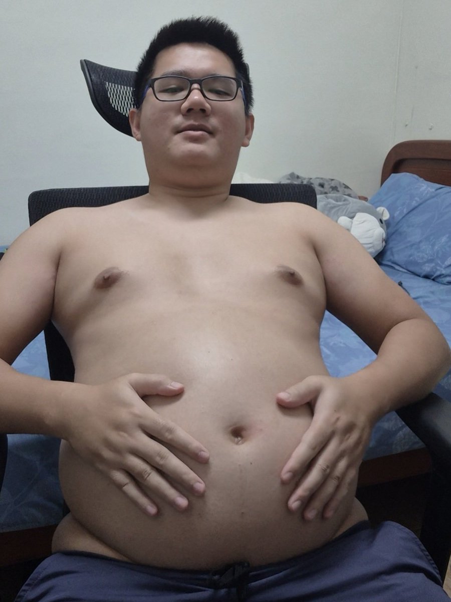 plumpy_tiger's tweet photo. Gainer shake challenge, Day 25

https://t.co/I4orpo1mhS

#feedeerism #fatpiggy #bloatbelly #bigbelly #gainr #weightgain #fat #belly https://t.co/qsuxZkQ193